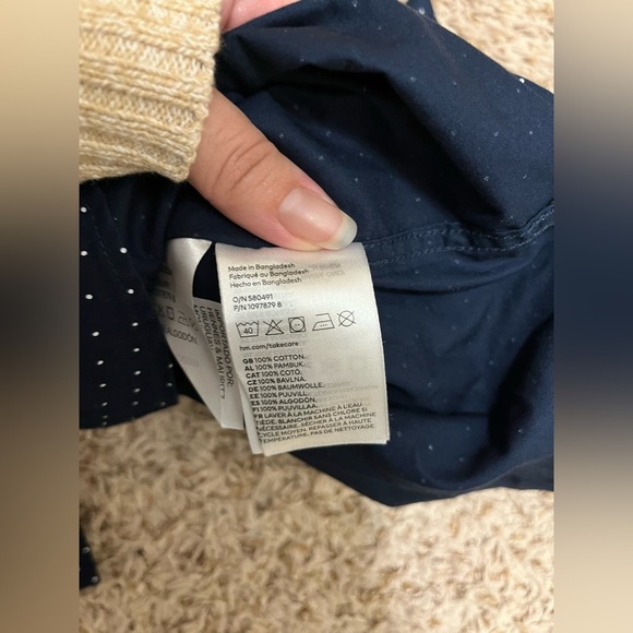 H&M boys long-sleeved navy blue polka-dot shirt and beige shorts - Picture 9 of 10